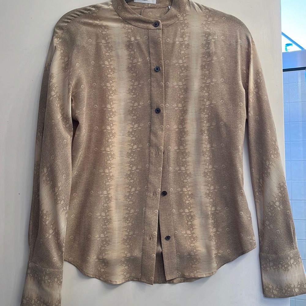 Beautiful silk top for any occasion in perfect condition